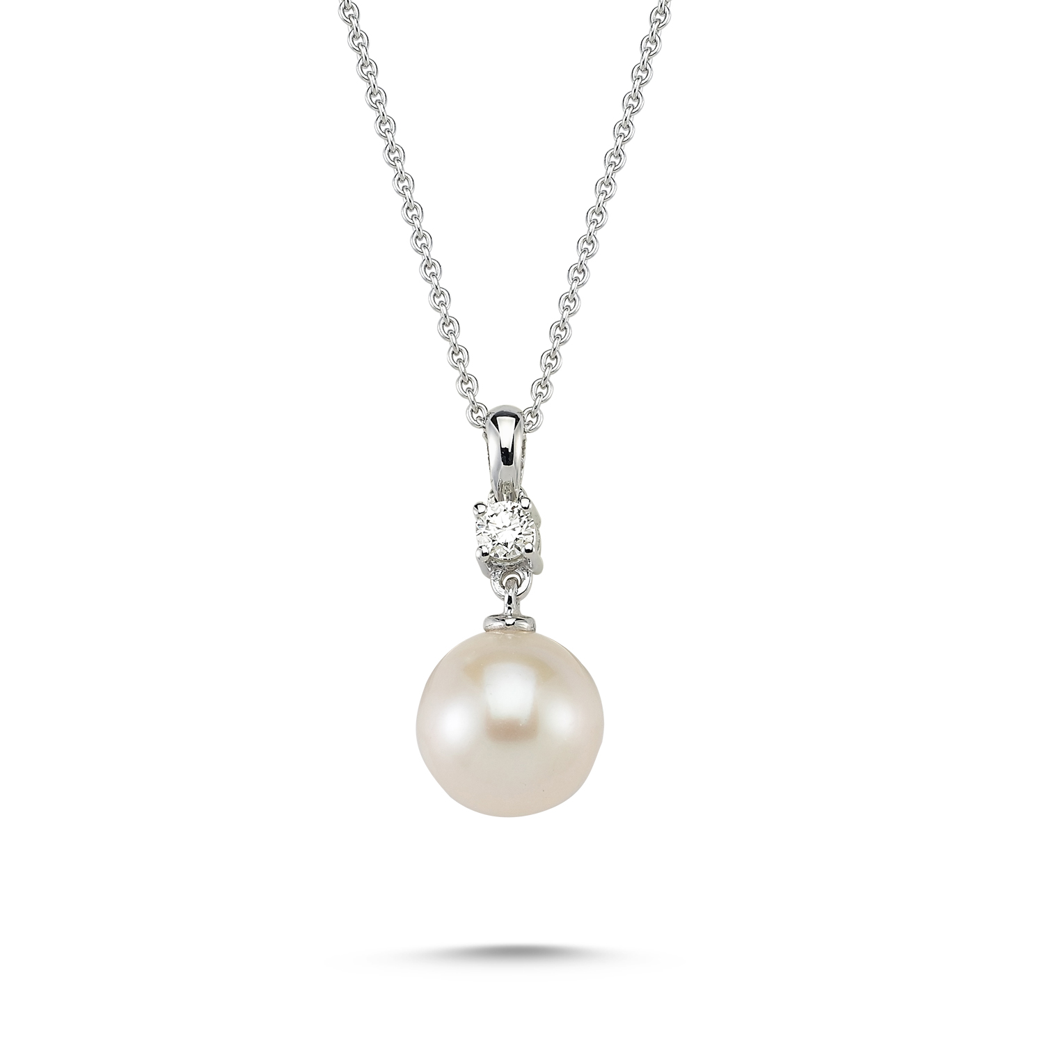 Pearl & Round Brilliant Diamond Necklace